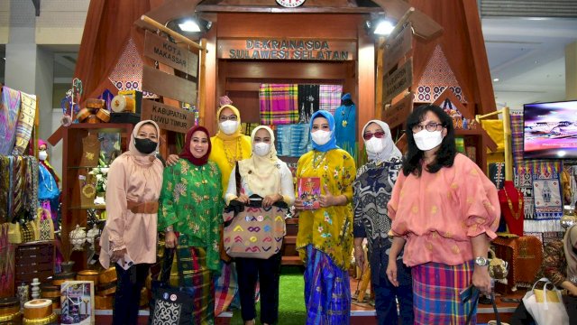 Dekranasda Sulsel turut berpartisipasi pada event International Handicraft Trade Fair (Inacraft) Tahun 2022, yang diselenggarakan di Balai Sidang Jakarta Convention Center (JCC), Rabu, 23-27 Maret 2022. (Foto: ABATANEWS/Wahyuddin) 