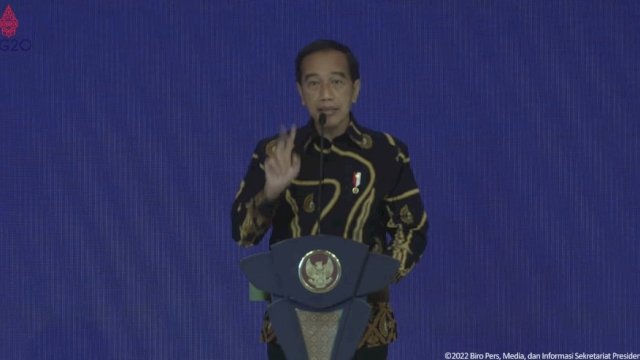 Presiden Jokowi saat memberi pengarahan dalam acara Aksi Afirmasi Bangga Buatan Indonesia, di Bali, pada Jumat (25/3/2022). (Tangkapan layar YouTube Sekretariat Presiden) 