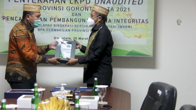 BPK Gorontalo menerima laporan keuangan daerah dari 3 pemerintah daerah tingkat kabupaten, pada Jumat (25/3/2022). (Foto: ABATANEWS/Wahyuddin) 