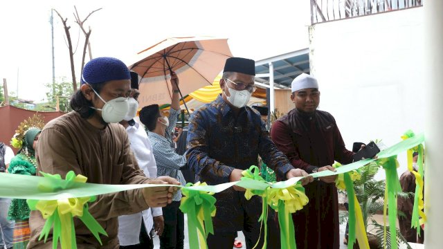 Wali Kota Makassar Moh Ramdhan Pomanto meresmikan Masjid Al Musthofa Komp Halmin Residence, pada Ahad (27/3/2022). (Foto: ABATANEWS/Wahyuddin) 