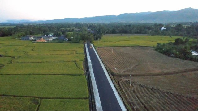 Proyek pembangunan peningkatan/rekonstruksi ruas Jalan Cabbenge-Soppeng di Kecamatan Lilirilau. (dok Pemprov Sulsel) 