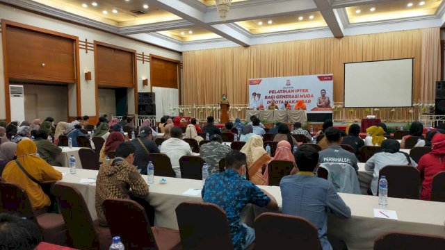 Ratusan anak muda mengikuti Pelatihan Iptek Bagi Generasi Muda di Kota Makassar, di MGH Hotel, pada Selasa (29/3/2022). (Foto: ABATANEWS/Wahyuddin) 