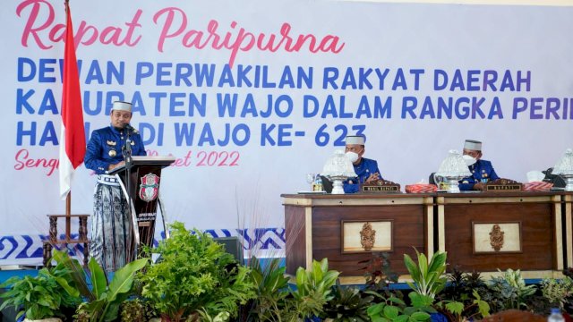Gubernur Sulawesi Selatan, Andi Sudirman Sulaiman menghadiri Rapat Paripurna DPRD Kabupaten Wajo Dalam Rangka Peringatan Hari Jadi Wajo ke 623 yang digelar di Ruang Pola Kantor Bupati Wajo, pada Selasa (29/3/2022). (Foto: ABATANEWS/Imam) 
