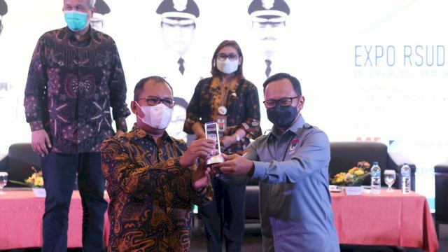 Wali Kota Makassar Moh Ramdhan Pomanto jadi narasumber pada event Summit Seminar dan Expo Kabupaten/Kota Sehat (Healthy City Summit) Tahun 2022 di Pancowati Patra Semarang Hotel dan Convention, pada Selasa (29/3/2022). (Foto: ABATANEWS/Imam) 