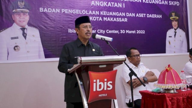 Sekda Makassar, Muh Ansar membuka kegiatan pelatihan dasar penganggaran keuangan SKPD pada Lingkup Pemkot Makassar, di Hotel Ibis, pada Rabu (30/3/2022). (Foto: ABATANEWS/Wahyuddin) 