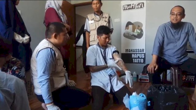 Dokumentasi kegiatan Hapus Tatto Gratis yang dilaksanakan Mahtan di Makassar beberapa waktu lalu. (foto: Abatanews/Wahyu Susanto)