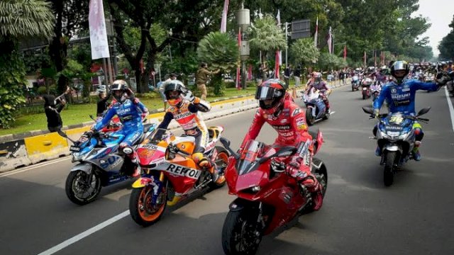 Penampakan pembalap MotoGP melaksanakan konvoi di sejumlah jalan di Jakarta. (Ig: @motogp)