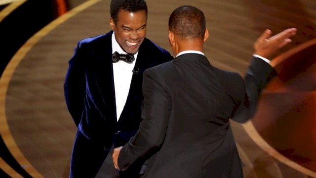 Momen ketika Will Smith menampar Chris Rock di acara Piala Oscar 2022. (Foto: Reuters) 