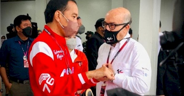 Ternyata ini yang Dibicarakan Jokowi dan CEO Dorna Sebelum Balapan Mandalika