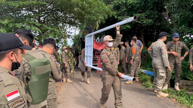 Pemerintah Provinsi Sulawesi Selatan (Sulsel) melalui Badan Keuangan dan Aset Daerah (BKAD) melakukan penertiban aset di Bulukumba, dibantu Kejaksaan Tinggi (Kejati) Sulsel, KPK, Pemprov Sulsel, TNI-Polri, BPN Kabupaten Bulukumba, Kamis (31/3/2022).