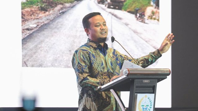 Gubernur Sulsel, Andi Sudirman Sulaiman saat membuka Musrenbang Regional Sulawesi di Hotel Grand Claro, Makassar, Jumat (1/4/2022). (Abatanews/Wahyuddin)