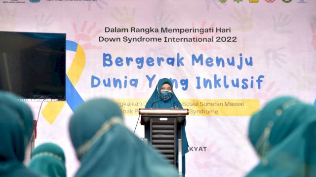 Ketua TP PKK Sulsel, Naoemi Octarina saat mrnghadiri kegiatan peringati Hari Down Syndrome Internasional 2022 di RS Sayang Rakyat, Jumat (1/4/2022). (foto:Ist)