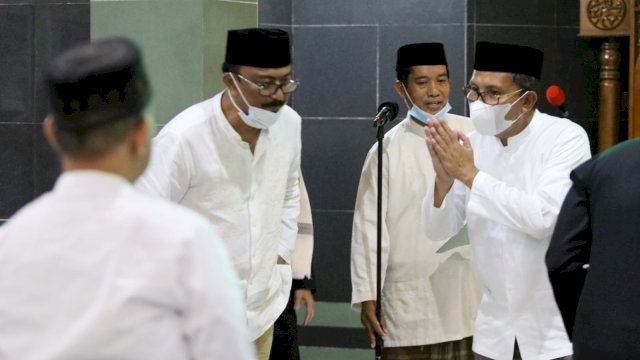 Wali Kota Makassar Moh Ramdhan Pomanto melakukan safari ramadhannya di Masjid Darul Muttaqin Jalan Toddopuli IV Kompleks Puri Taman Sari Kelurahan Kassi-Kassi Kecamatan Rappocini, Senin (11/4/2022).