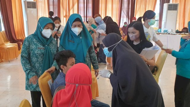 ISSCD gandeng PKK Sulsel gelar pemeriksaan gigi dan mulut terhadap individu berkebutuhan khusus yang turut melibatkan Persatuan Dokter Gigi Indonesia (PDGI) dan Ikatan Dokter Gigi Anak Indonesia (IDGAI), Senin (11/4/2022). Abatanews/Wahyuddin.