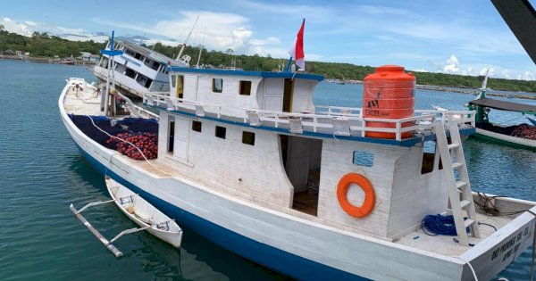 Pemprov Sulsel Beri Bantuan Kapal dan Alat Tangkap untuk Nelayan di Selayar