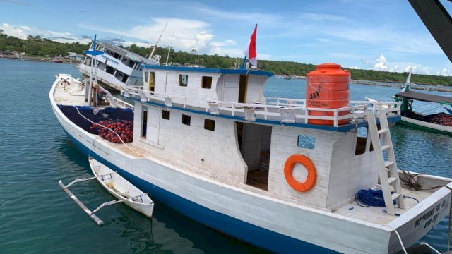 Pemprov Sulsel Beri Bantuan Kapal dan Alat Tangkap untuk Nelayan di Selayar