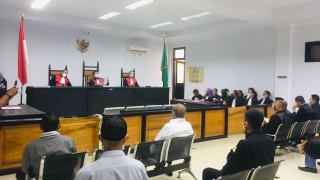 Sidang tanggapan JPU atas eksepsi terdakwa Adhan Dambea pad akasus dugaan pencemaran nama baik Gubernur Gorontalo Ruslie Habibie di PN Gorontalo (13/4/2022). 