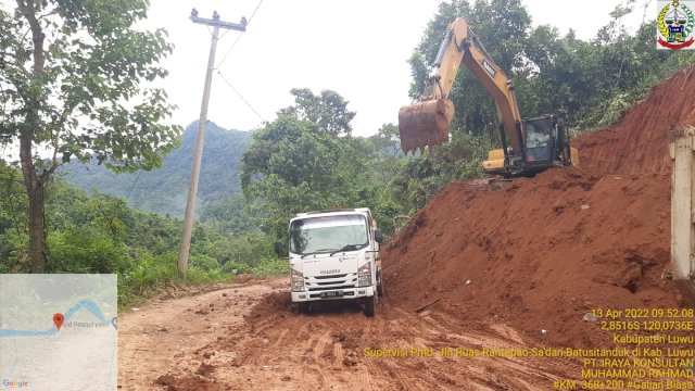 Pembangunan ruas jalan Provinsi di Sulsel yang mulai memasuki tahap pengerjaan di Rantepao, Sa’dan, dan Batusitanduk yang menghubungkan Kabupaten Toraja Utara hingga ke Kabupaten Luwu. (Abatanews/Imam Adzka)