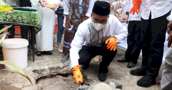 Lakukan Peletakan Batu Pertama, Danny Resmikan Mushallah SMPN 5 