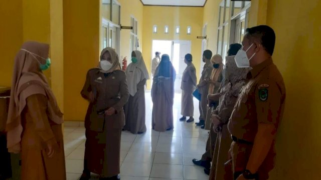 Nah, Dinas Kesehatan kembali membuat sebuah terobosan baru dengan melahirkan program Berkantor Sehari di Puskesmas. Abatanews/Wahyuddin 