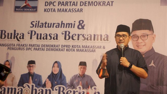 Ketua DPC Partai Demokrat Kota Makassar, Adi Rasyid Ali, dalam Safari Ramadan di Cafe Ombak Makassar, Rabu (20/4/2022). foto: Wahyuddin