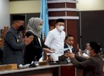 Gubernur dan Ketua DPRD Sulsel Teken Persetujuan Bersama 3 Rancangan Perda