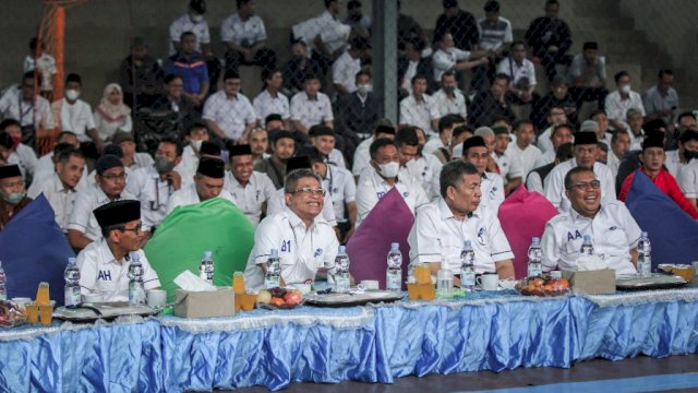 Perumda Air Minum (PDAM) Kota Makassar menggelar silaturrahmi dengan seluruh karyawan yang berlangsung di Lapangan Futsal Ruang Terbuka Hijau Kantor Pusat Ratulangi (27/4/2022). (Foto: ABATANEWS/Imam) 