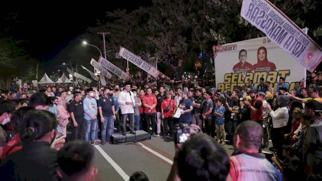 Wali Kota Makassar, Moh Ramdhan Pomanto saat memfhadiri final lomba lari Lantang Bangngia Rum Race di Jl Penghibur, Kota Makassar, Kamis (28/4/2022). (foto: Pemkot Makassar)