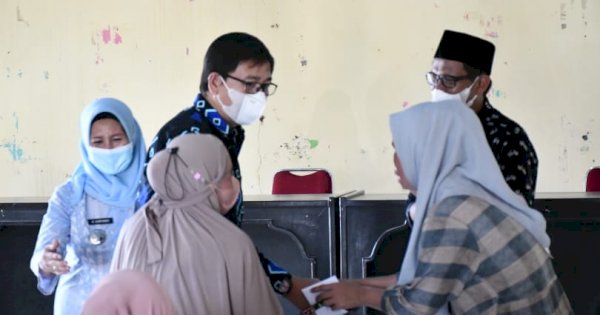 Pemkab Lutra Salurkan Bantuan ke Korban Bencana Angin Puting Beliung