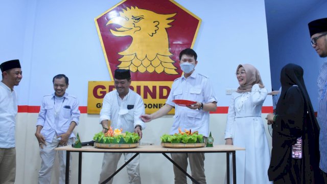 Peresmian sekretariat baru Dewan Pimpinan Cabang (DPC) Partai Gerindra Kota Makassar, Jumat (29/4/2022). (foto: Abatanews)