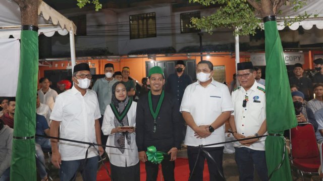 Wali Kota Makassar, Moh Ramdhan ‘Danny’ Pomanto meresmikan Sekretariat Badan Kordinasi (Badko) HMI Sulselbar, yang berada di Jalan Racing Centre, Sabtu (30/4/2022). (Abatanews/Azwar)