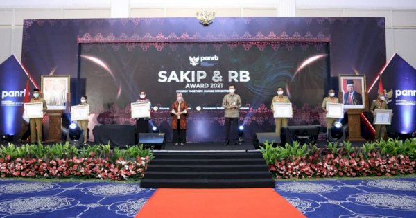 Pertama Kali Nilai B, Pemkab Takalar Raih SAKIP Awards