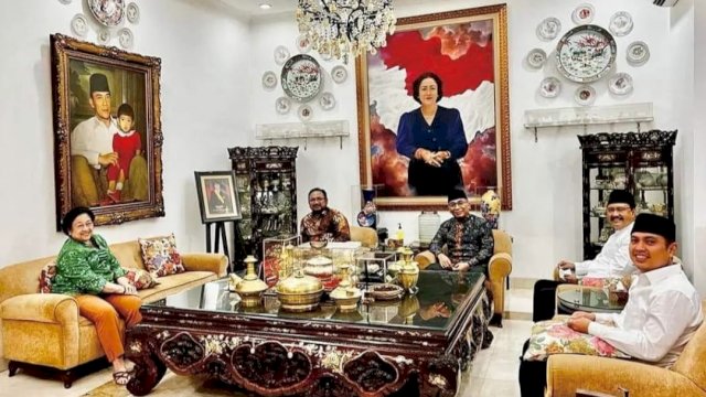 Menteri Agama Yaqut Cholil Qoumas dan Ketua Umum PBNU Yahya Cholil Staquf menyambangi kediaman Ketua Umum PDIP Megawati Soekarnoputri, di Jalan Teuku Umar, Menteng, Jakarta Pusat, pada Rabu (6/4/2022). (Instagram @gusyaqut) 