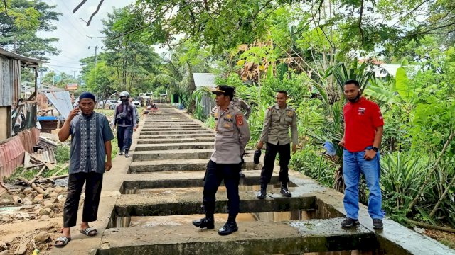 Perusahaan Daerah Air Minum (PDAM) Makassar melapor ke Polisi terkait adanya dugaan pencemaran air menggunakan oli bekas di saluran air baku di sekitar Nipa-Nipa Antang yang mengantar air dari Maros ke Makassar. Abatanews/Azwar