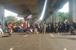 Penampakan Mahasiswa Duduki AP Pettarani dari Fly Over hingga Boulevard