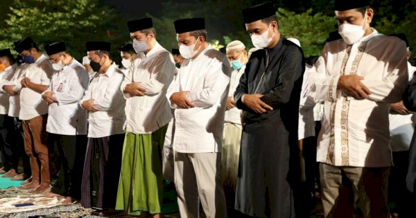 Rudianto Lallo-Danny Pomanto Kompak Hadiri Gerakan Salat Berjamaah