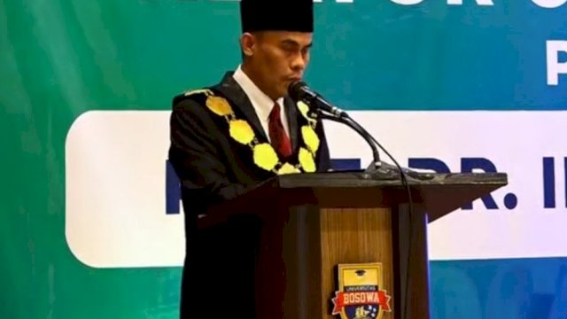 Prof Batara Surya resmi dilantik jadi Rektor Universitas Bosowa Periode 2022-2026, pada Senin (18/4/2022). (Foto: ABATANEWS/Wahyuddin) 