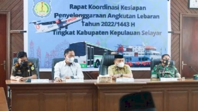 Rapat koordinasi kesiapan penyelenggaraan angkutan lebaran Tahun 2022 di Ruang Rapat Pimpinan Kantor Bupati Kepulauan Selayar, Senin (18/4/2022). (Abatanews/Azwar)