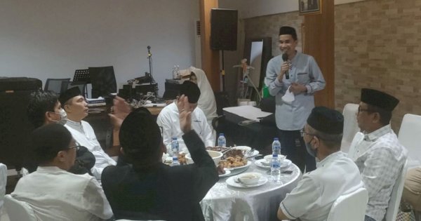 Ketua DPRD Makassar dan Rektor UNM Buka Puasa Bersama IKA SMAN 6