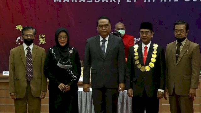 Prof Jamaluddin Jompa (kedua dari kanan) resmi menjabat sebagai Rektor Unhas Periode 2022-2026. (Foto: ABATANEWS/Wahyuddin) 