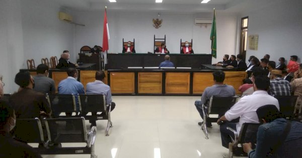 Majelis Hakim Tolak Eksepsi Adhan Dambea, Sidang Lanjutan 18 Mei