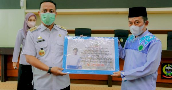 Gubernur Sulsel Beri Insentif 4.000 Guru Ngaji se-Sulsel, Totalnya Rp5 M