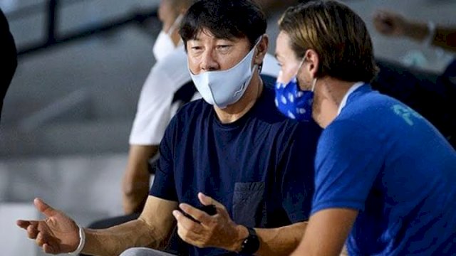 Dokumentasi Marc Klok saat bersama Pelatih Timnas Indonesia, Shin Tae-yong. (foto: Ig/@marcklok)