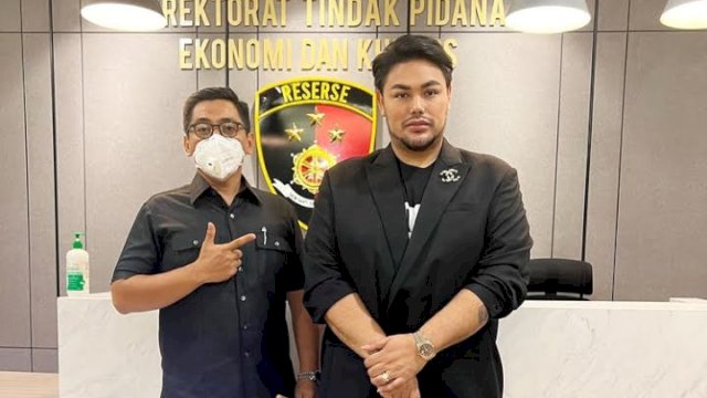 Ivan Gunawan saat berada di Kantor Direktorat Tindak Pidana Ekonomi Khusus (Dittipideksus) Bareskrim Polri. (foto: Ig/@ivan_gunawan)