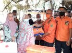 Gubernur Sulsel Salurkan Bantuan untuk Korban Kebakaran di Barru
