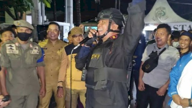 Sebanyak 45 personil Polisi dari Polsek Manggala, mengamankan jalannya Lantang Banggai Run Race di Kecamatan Manggala, Senin (25/4/2022). (foto: Humas Polrestabes Makassar)