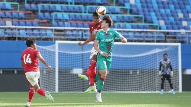 Timnas Indonesia U-23 saat melakoni laga uji coba menghadapi Daejeon Citizen dengan menelan kekalahan 2-3, Rabu (27/4/2022). (foto: PSSI) 