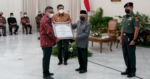 Megawati Terima Penghargaan Tokoh Nasional Kekayaan Intelektual dari Kemenkumham