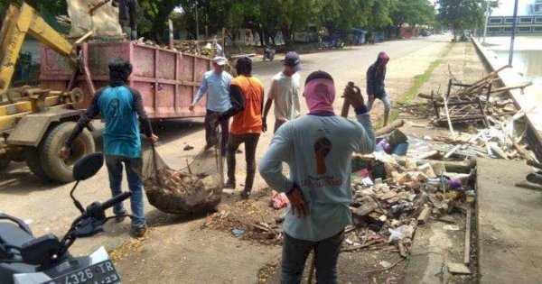 Petugas Kebersihan Maros Dapat THR, Segini Nominalnya