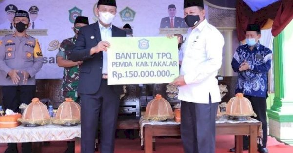 Bupati Serahkan Bantuan Kepada TPQ Binaan Kemenag Takalar